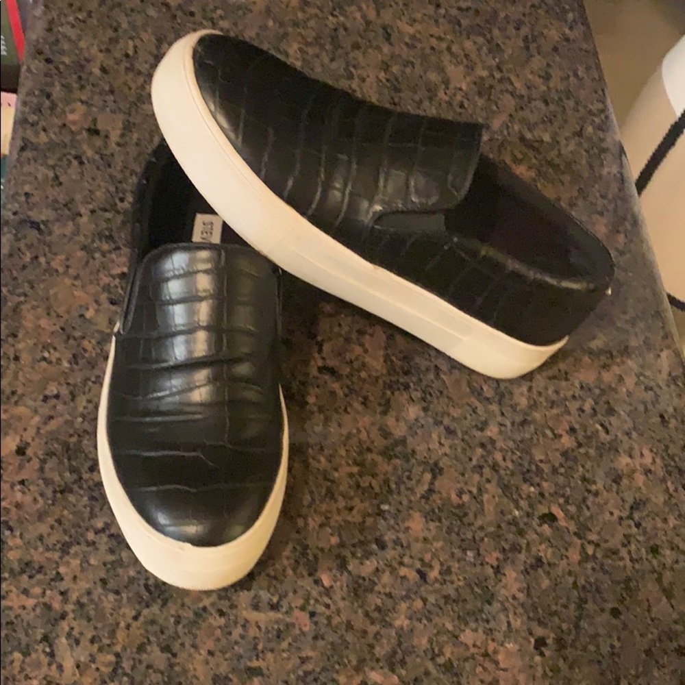 Steve Madden 7M slip-ons